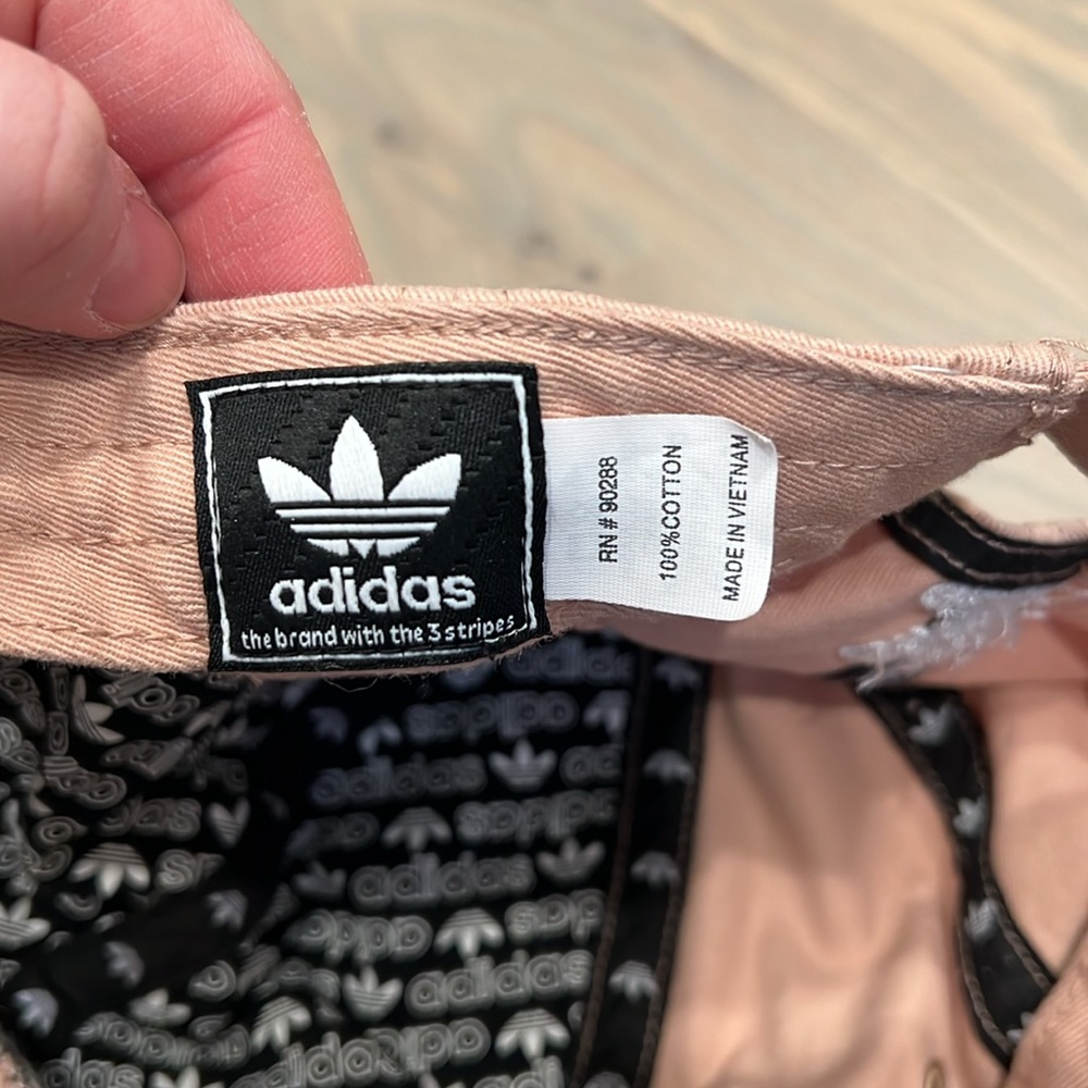 Adidas hat - Picture 2 of 4